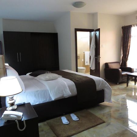 Airport Plaza Hotel Dżuba Zewnętrze zdjęcie