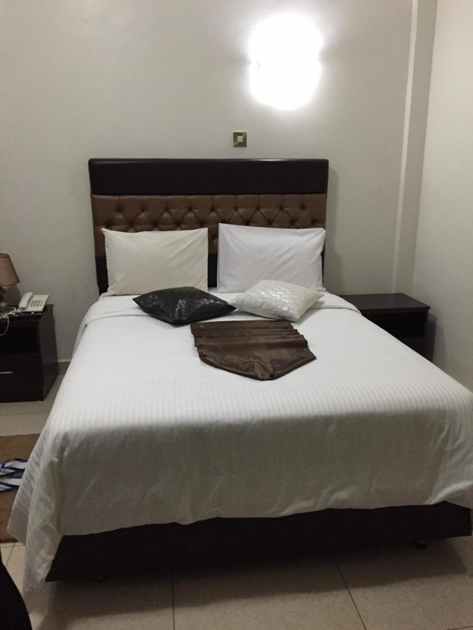 Airport Plaza Hotel Dżuba Zewnętrze zdjęcie