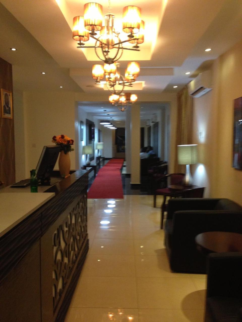 Airport Plaza Hotel Dżuba Zewnętrze zdjęcie
