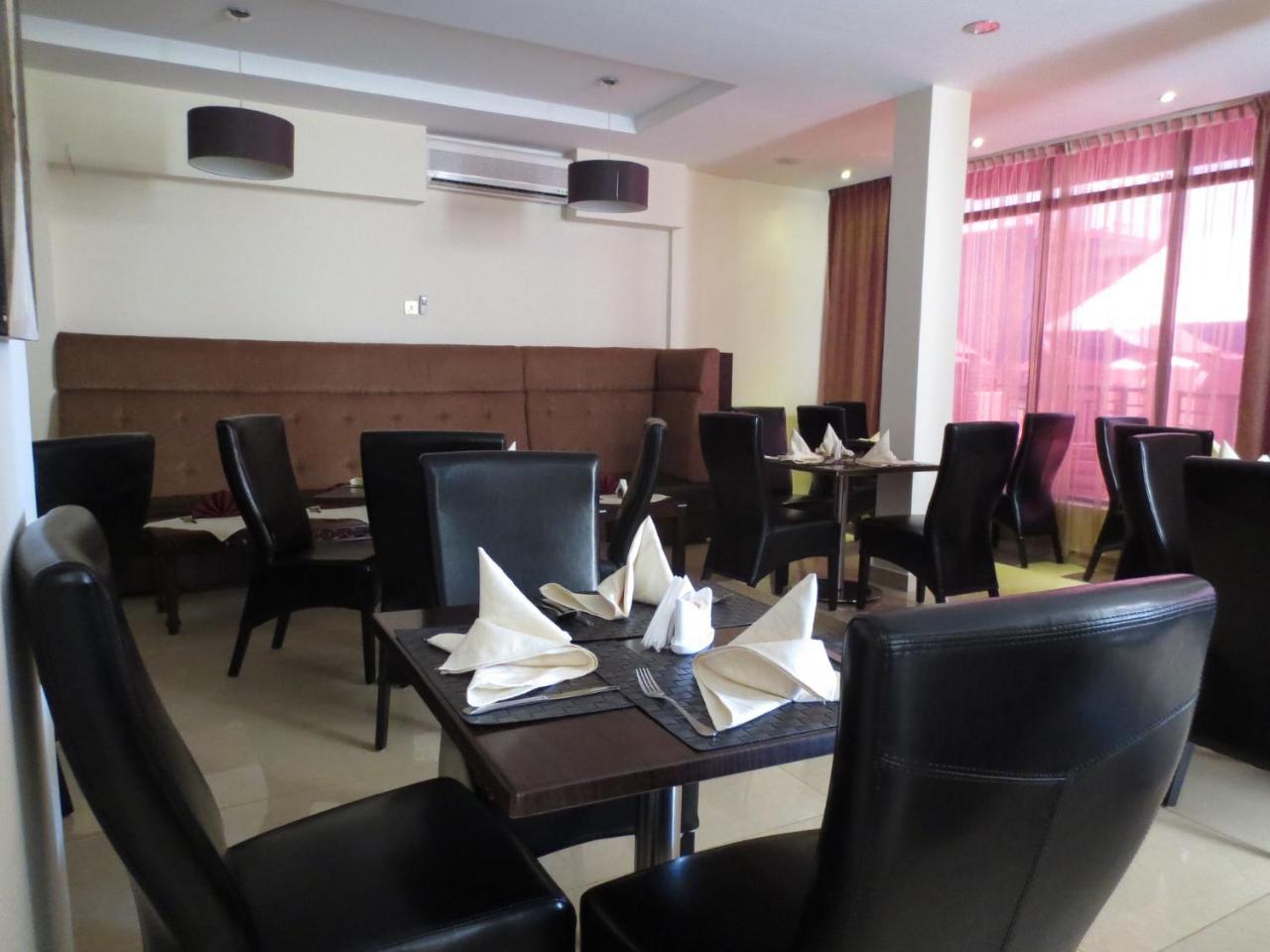 Airport Plaza Hotel Dżuba Zewnętrze zdjęcie